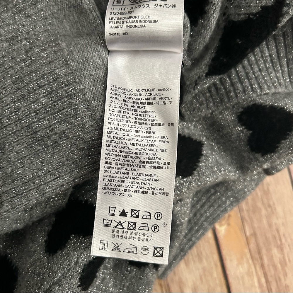 Levi's Gray Sweater with Black Hearts | Size M - Picture 6 of 6